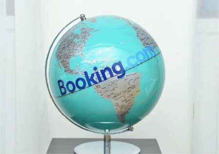 Почему важны корпоративные отчёты Walmart и Booking.com