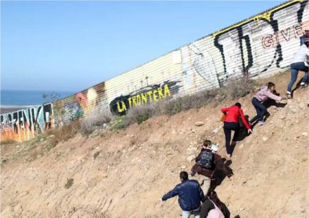 Фондовый рынок падает из-за тарифов Трампа