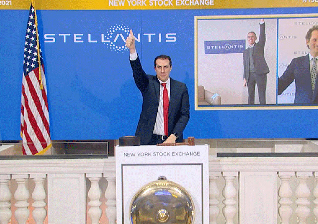 Трамп объявил о введении тарифов на импорт машин