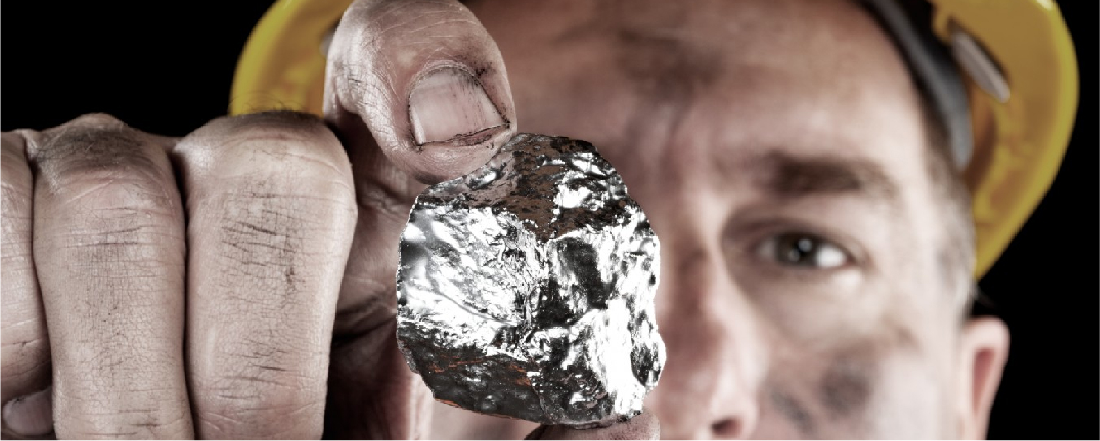 Почему аналитики ставят на серебро, пока золото бьет рекорды