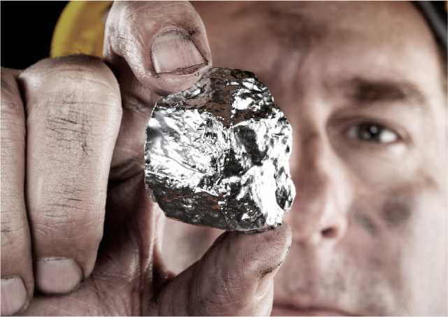 Почему аналитики ставят на серебро, пока золото бьет рекорды