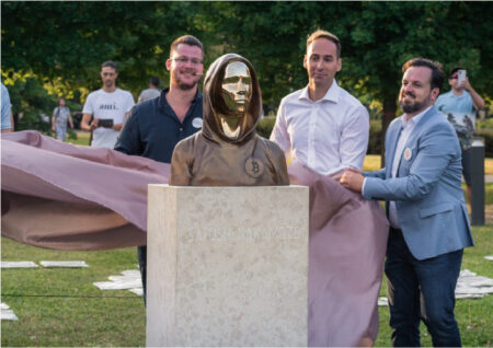 Цена биткоина достигла нового рекордного максимума $122 тыс