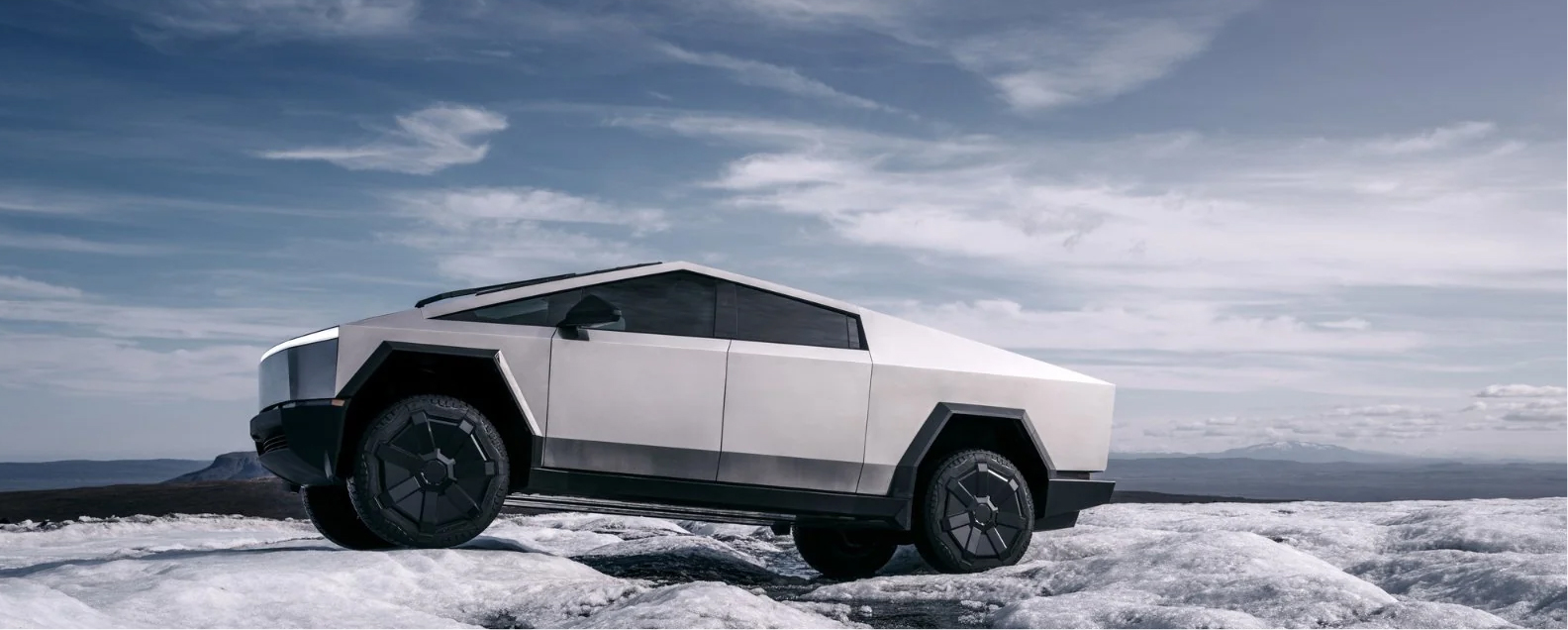 Розничные трейдеры сохраняют оптимизм к акциям Tesla благодаря новостям о FSD и Robotaxi