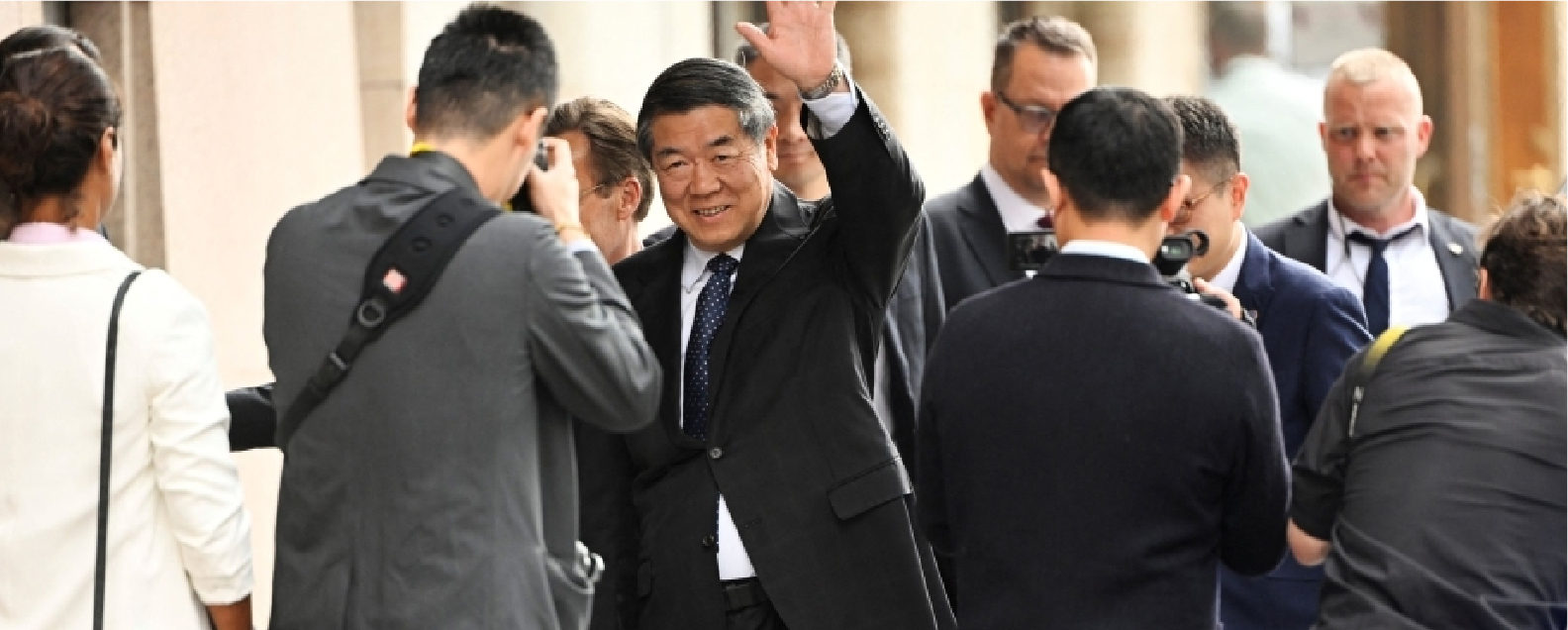 Трамп отложил введение пошлин на товары из Китая на 90 дней