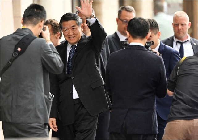 Трамп отложил введение пошлин на товары из Китая на 90 дней