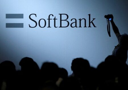 Intel вновь растет: $2 млрд от SoftBank на фоне слухов о поддержке Белого дома