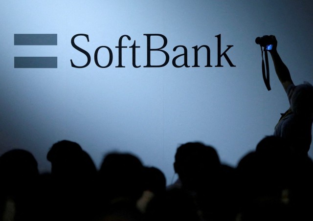 Intel вновь растет: $2 млрд от SoftBank на фоне слухов о поддержке Белого дома