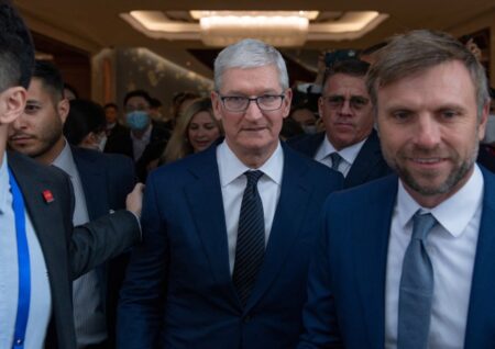 Акции Intel взлетели на слухах о союзе с Apple и TSMC