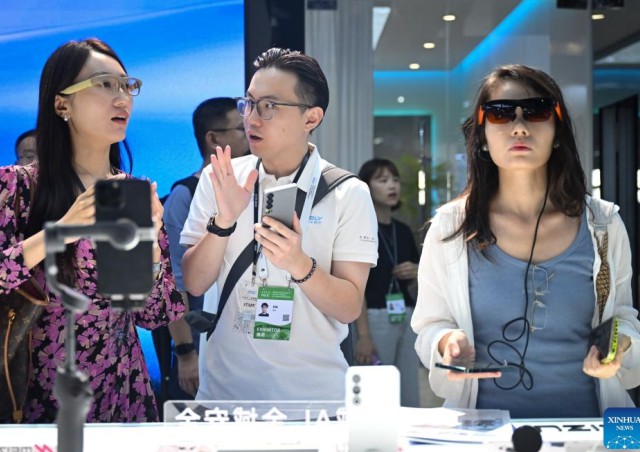 Alibaba представила AI‑очки за $660 и конкурента ChatGPT