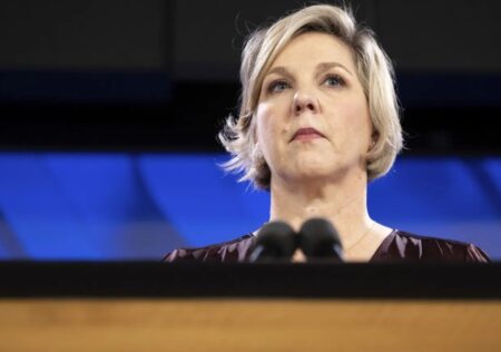 Маск может уйти из Tesla, если его план вознаграждения на $1 трлн отклонят