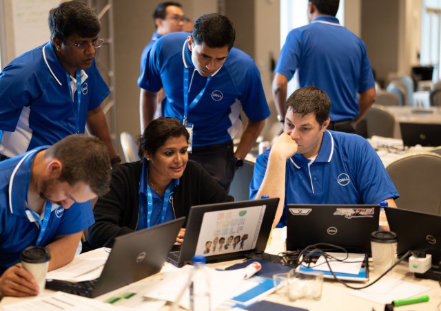 Dell +5,83% взлетает на рекордных заказах ИИ-серверов и повышении прогноза