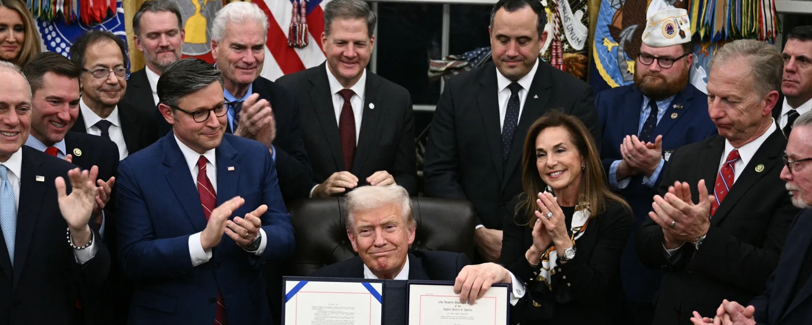 Закон о бюджете принят и подписан Трампом, шатдаун завершен