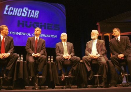 Слухи об IPO SpaceX подтолкнули акции EchoStar к росту на 6%