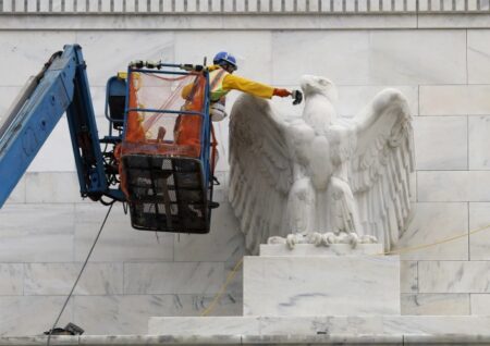 Инфляция дает шанс ФРС: резкое падение CPI открывает путь к снижению ставок