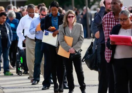 Инвесторы выбирают выжидательную тактику перед пятничным отчетом по занятости США