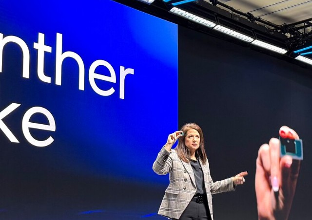 Акции Intel подскочили на 6% после запуска ИИ-чипов Panther Lake и поддержки властей