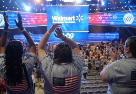Walmart (WMT) внедряет ИИ Gemini и заменит AstraZeneca в индексе Nasdaq-100